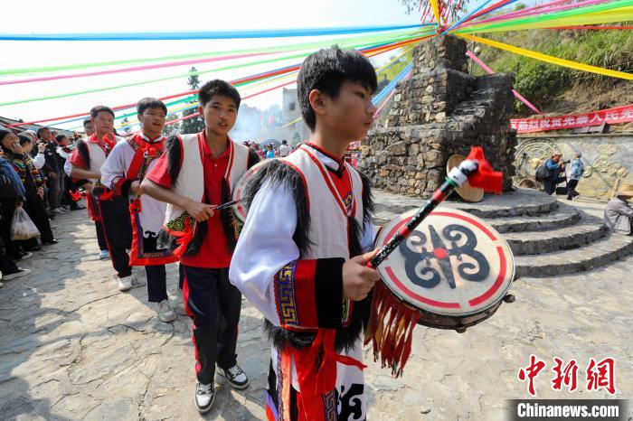 门徒平台登录：贵州江口：欢庆羌历年