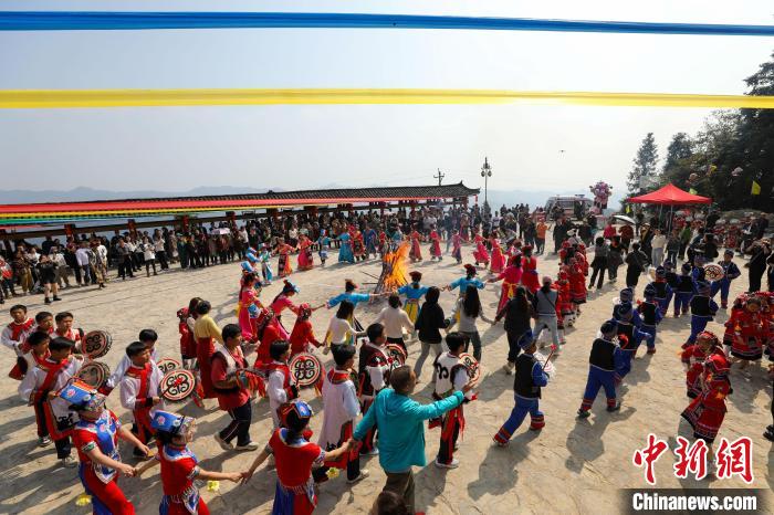 门徒平台登录：贵州江口：欢庆羌历年